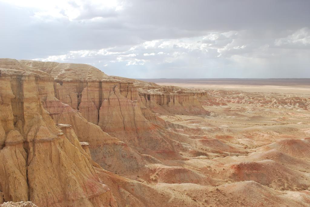 Golden Gobi Hostel & Tours Ulan Bator Exterior foto