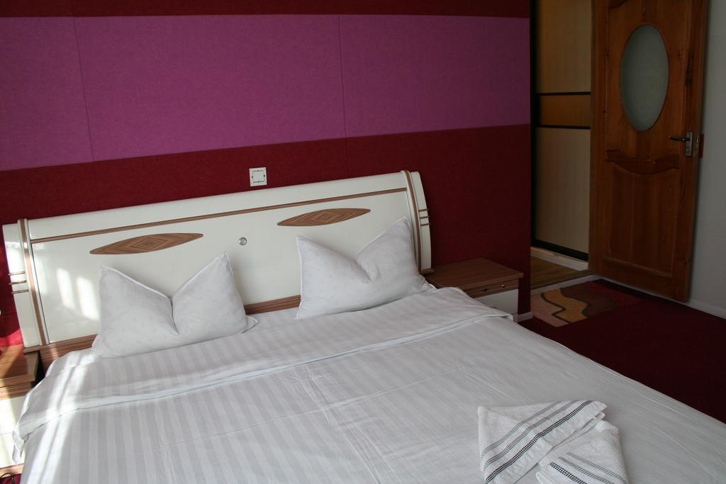 Golden Gobi Hostel & Tours Ulan Bator Exterior foto