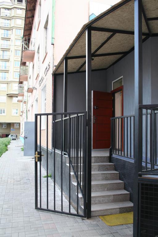 Golden Gobi Hostel & Tours Ulan Bator Exterior foto